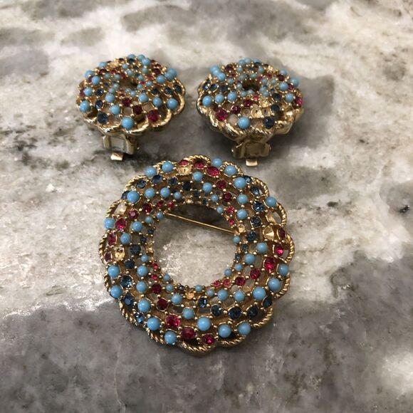 CLASSIC Signed SARAH COVENTRY FAUX RUBY TURQUOISE  Brooch CLIP Earrings SET - Picture 1 of 9